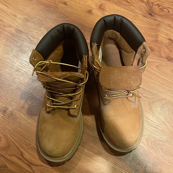 Timberland classic wheat nubuck 6” boot - Picture 2 of 6